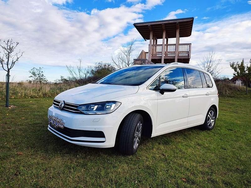 Gebraucht VW Touran Comfortline 110 PS (80 kW) 2016 Weiß Van / Kleinbus