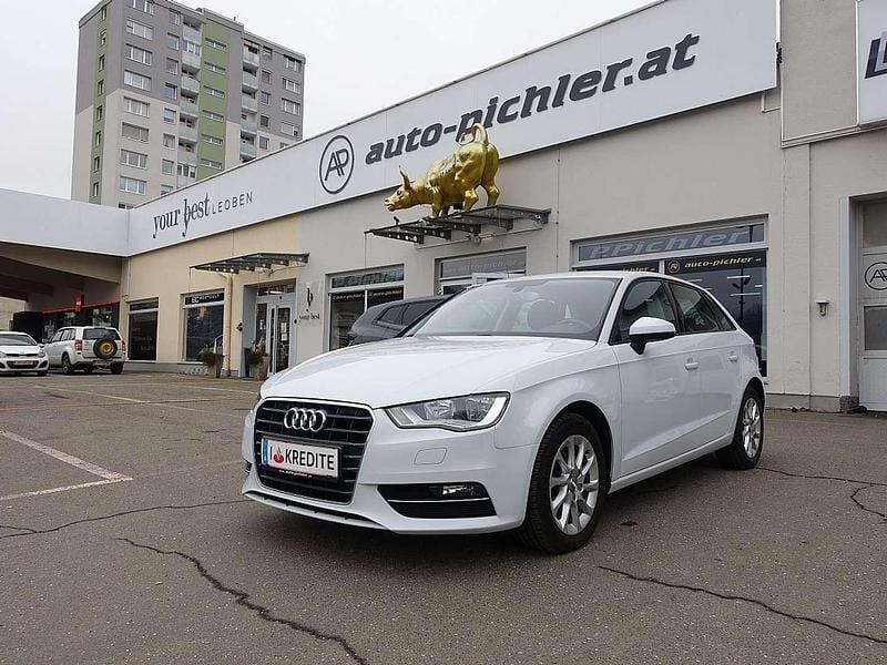 Weiß Gebraucht 2013 Audi A3 Design Limousine | € 11.990 (Teuer) - Bild 1/4