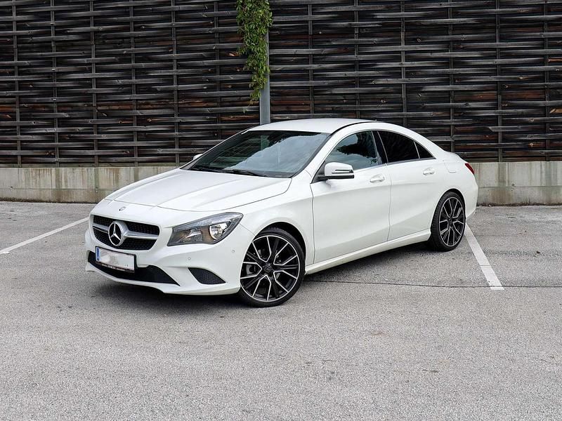 Weiß Gebraucht 2013 Mercedes CLA200 Coupé | € 16.900 (Fairer Preis) - Bild 1/4
