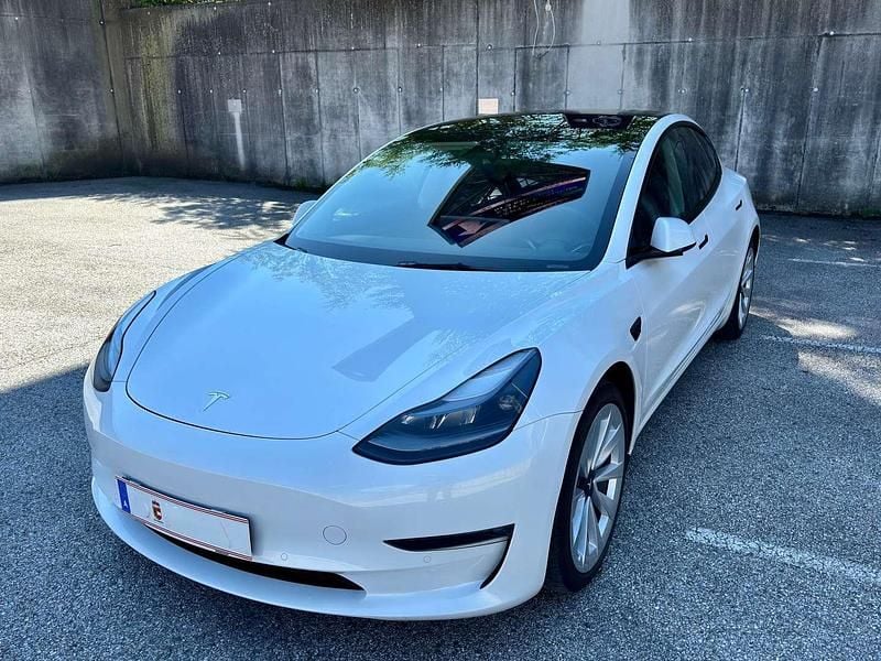 Weiß Gebraucht 2022 Tesla Model 3 Long Range AWD Limousine | € 27.500 (Guter Preis) - Bild 1/4