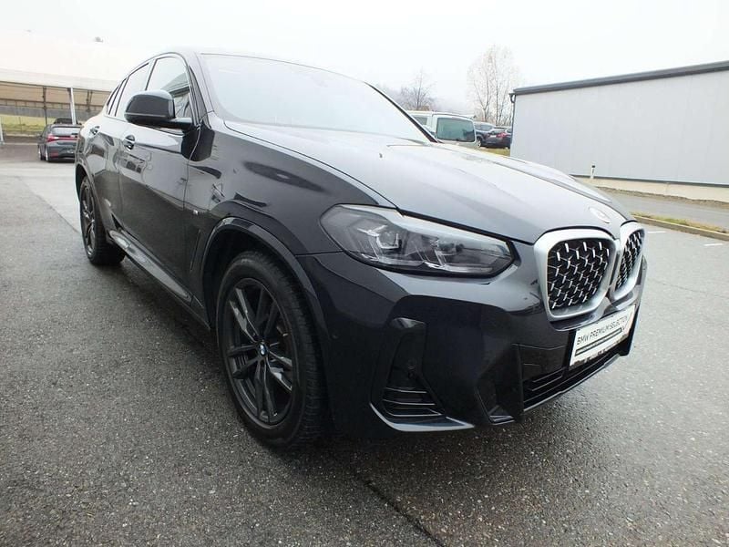 Gebraucht BMW X4 Efficient Dynamics 190 PS (139 kW) 2023 Schwarz SUV