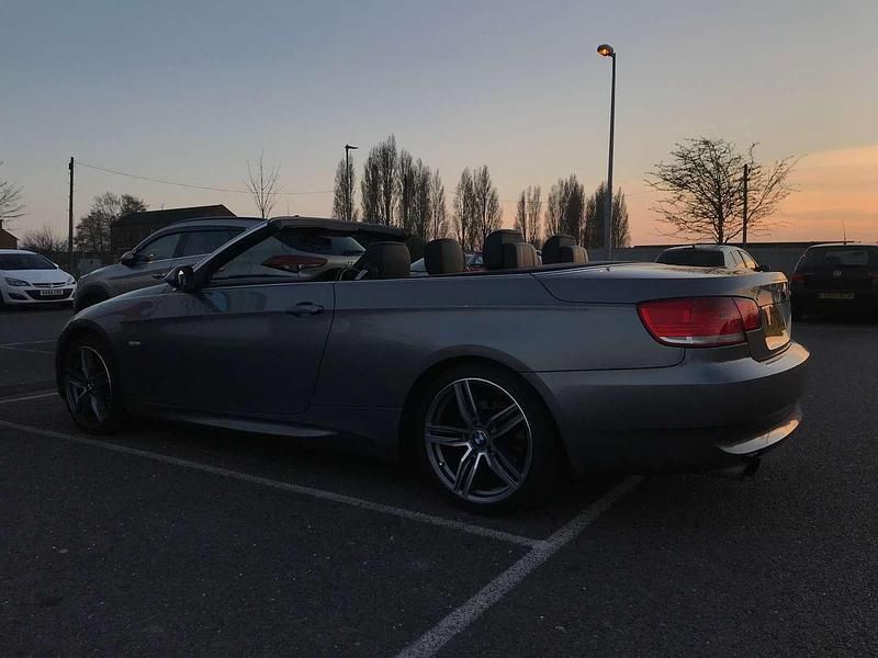 Gebraucht BMW 325 Cabriolet 218 PS (160 kW) 2007 Grau Cabrio