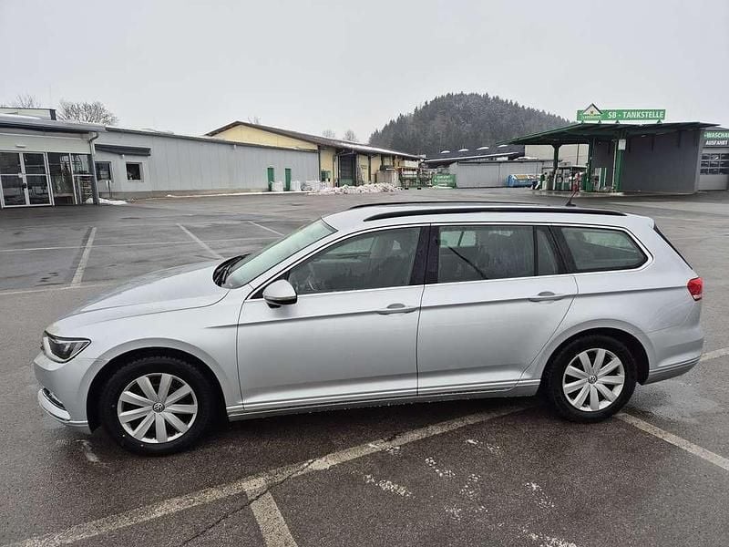 Silber Gebraucht 2017 VW Passat Comfortline Kombi | € 13.500 (Superpreis) - Bild 1/4