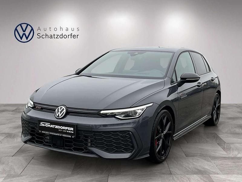 Dunkelgrau metallic Gebraucht 2025 VW Golf VIII GTI Limousine | € 49.990 - Bild 1/4