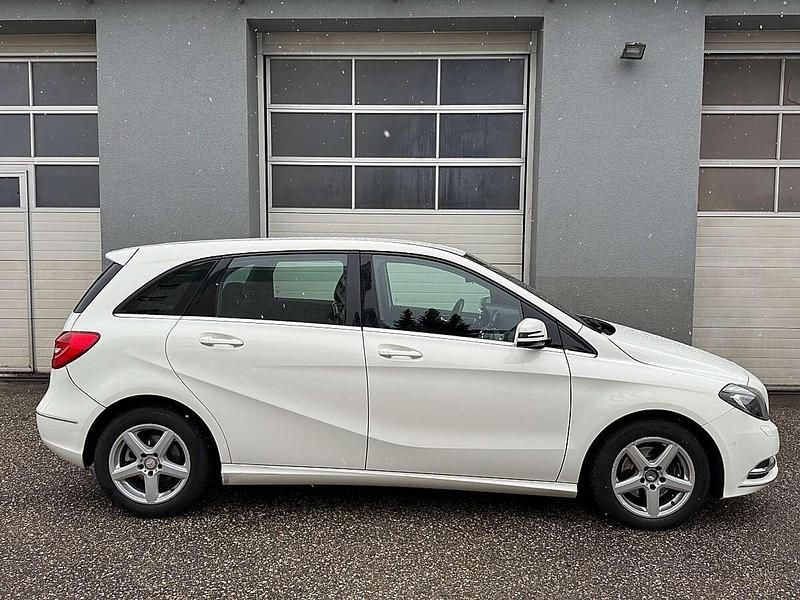 Gebraucht Mercedes B200 Edition 136 PS (100 kW) 2013 Weiß Van / Kleinbus