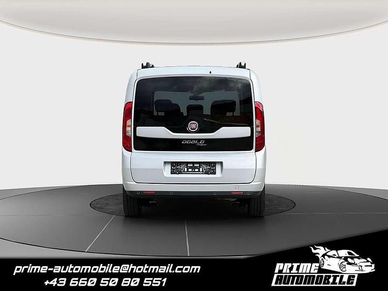 Gebraucht Fiat Doblò Lounge 120 PS (88 kW) 2018 Silber Van / Kleinbus