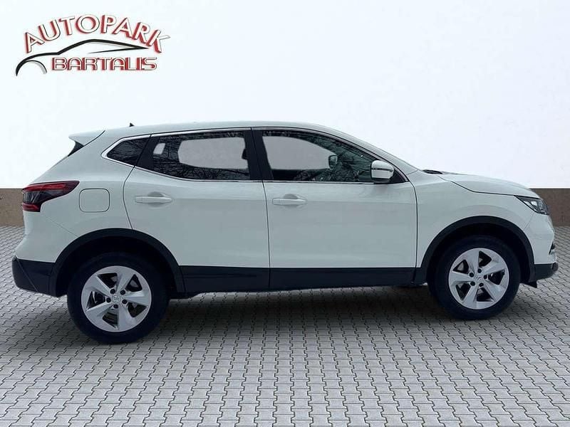 Gebraucht Nissan Qashqai Acenta 131 PS (96 kW) 2018 Weiß SUV