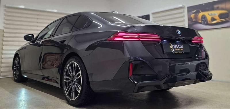 Gebraucht BMW 520 M Sport 197 PS (144 kW) 2024 Grau Limousine