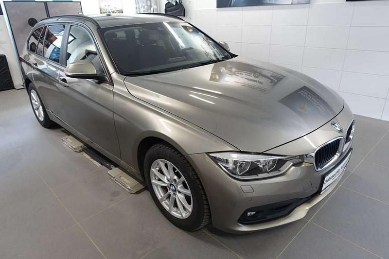 Gebraucht BMW 320 190 PS (139 kW) 2019 Platinsilber Kombi