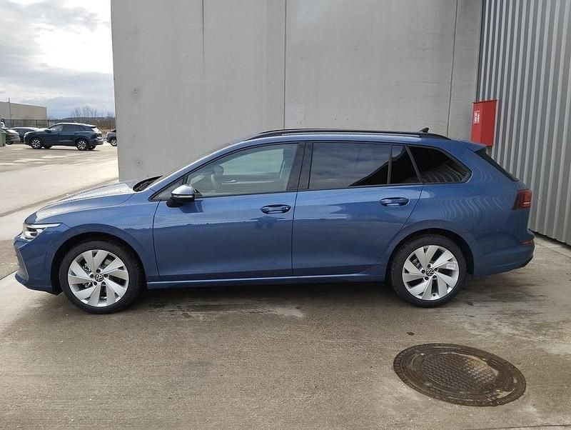 Neu VW Golf VIII Business 115 PS (84 kW) 2026 Mittelblau  normal Kombi