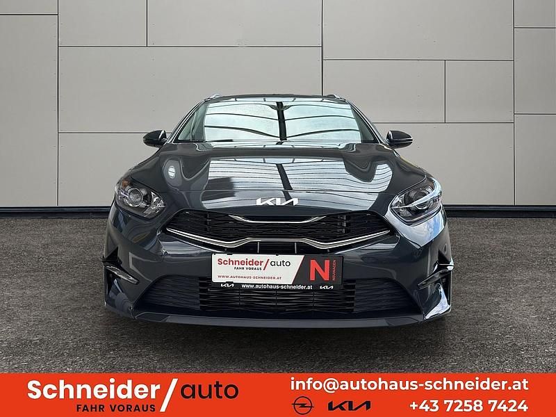Neu Kia Ceed Sportswagon Silver 140 PS (102 kW) 2025 Kombi
