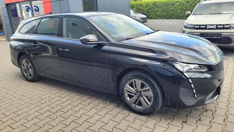 Neu Peugeot 308 SW Active 131 PS (96 kW) 2025 Schwarz Kombi