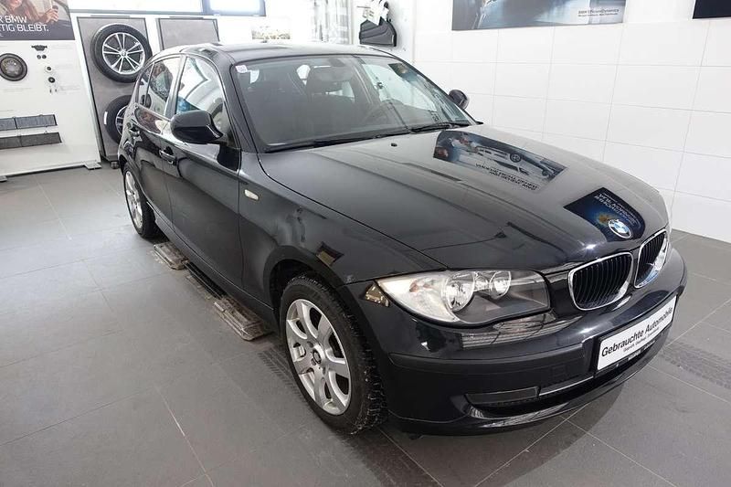 Gebraucht BMW 116 121 PS (88 kW) 2009 Schwarz Kleinwagen