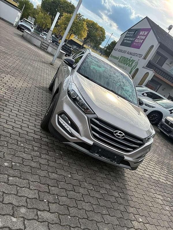 Braun Gebraucht 2018 Hyundai Tucson GO! SUV | € 16.590 (Fairer Preis) - Bild 1/4