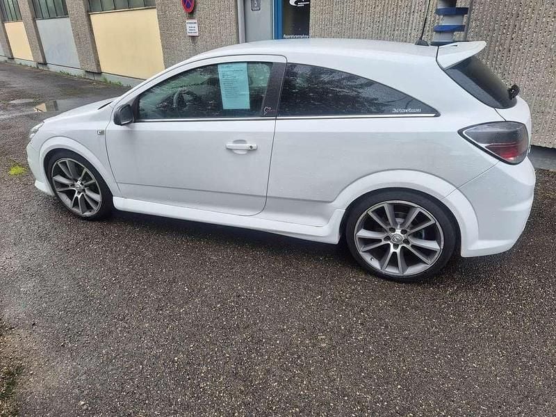 Gebraucht Opel Astra Edition 241 PS (177 kW) 2008 Weiß Limousine