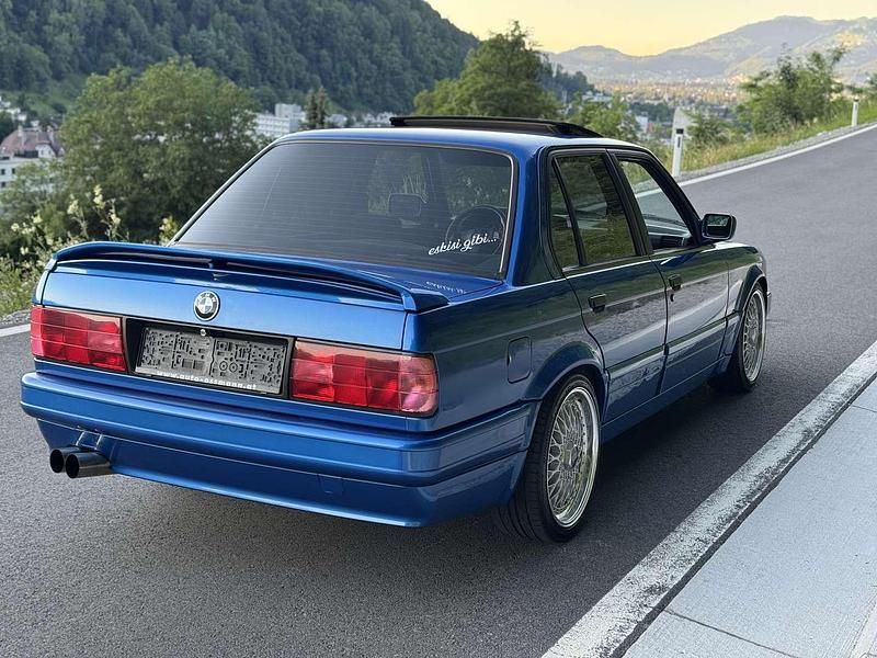 Gebraucht BMW 320 129 PS (94 kW) 1989 Blau Limousine