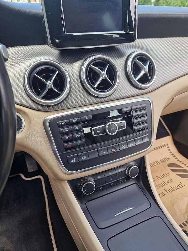 Gebraucht Mercedes GLA200 136 PS (100 kW) 2015 Schwarz SUV
