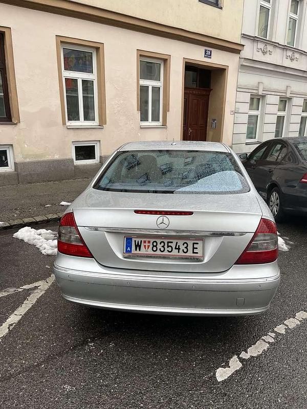 Gebraucht Mercedes E220 Classic 170 PS (125 kW) 2007 Silber Limousine