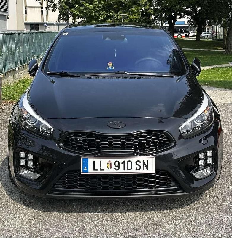 Gebraucht 2016 Kia Ceed GT Limousine | € 16.000 - Bild 1/4