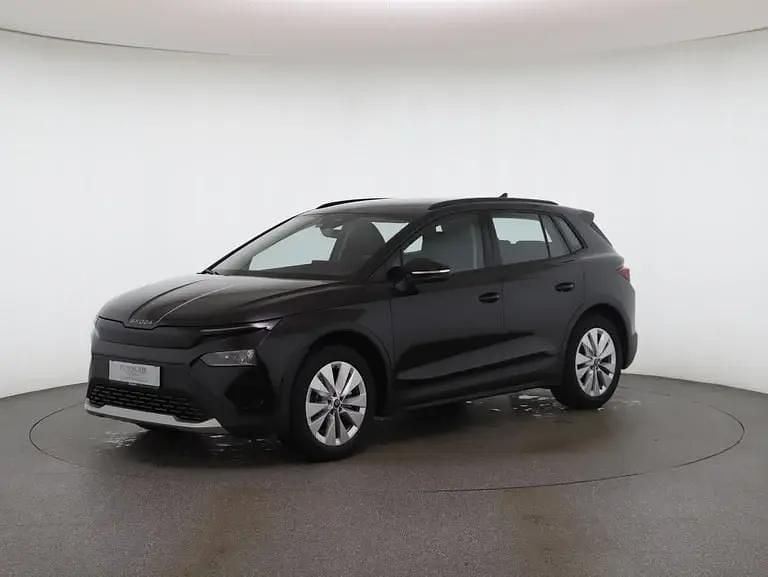 Schwarz metallicperleffektno Gebraucht 2025 Skoda Elroq SUV | € 34.190 (Superpreis) - Bild 1/4