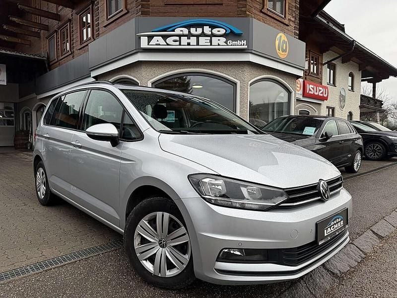 Gebraucht VW Touran 122 PS (89 kW) 2023 Silber Van / Kleinbus
