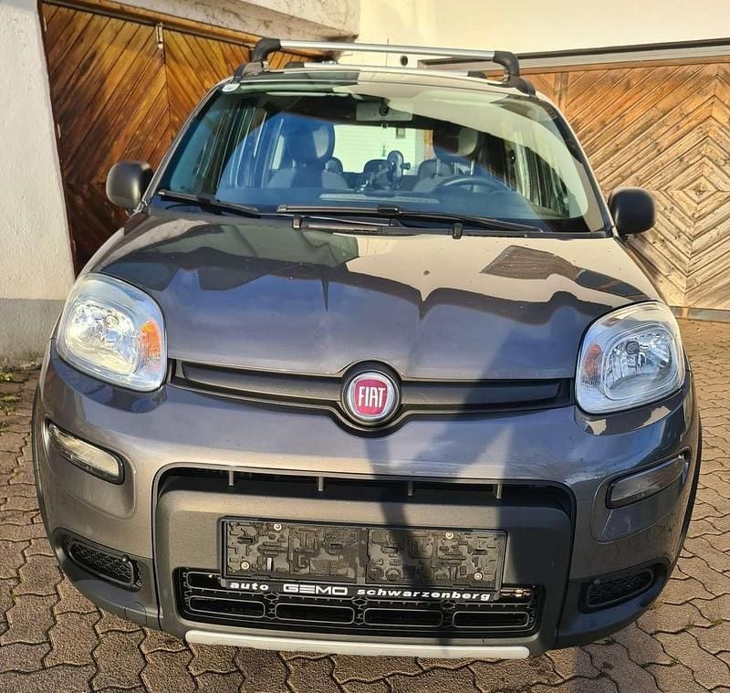 Gebraucht Fiat Panda 4x4 84 PS (61 kW) 2019 Grau Kleinwagen