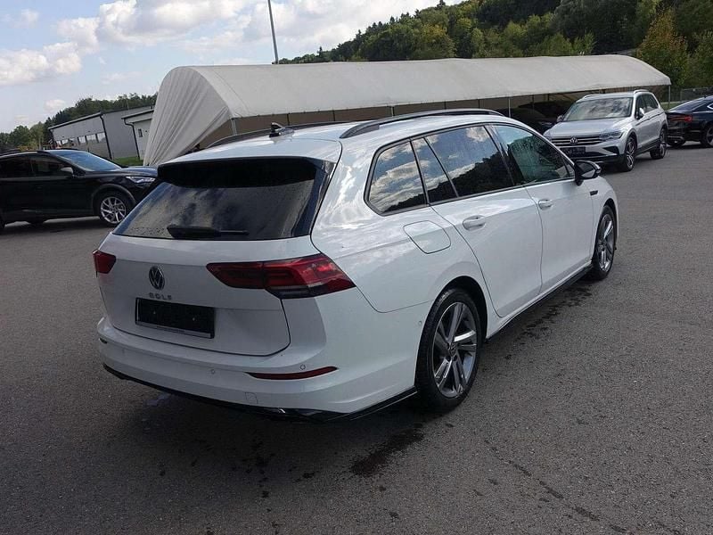 Gebraucht VW Golf VIII R-line 150 PS (110 kW) 2022 Weiß Kombi