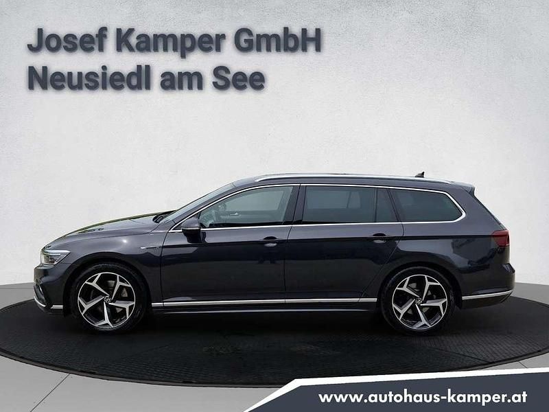 Gebraucht VW Passat Elegance 150 PS (110 kW) 2023 Dunkelgrau  metallic Kombi