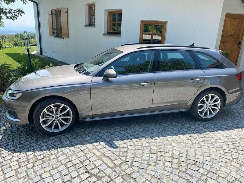 Gebraucht Audi A4 Advanced 163 PS (119 kW) 2022 Grau Kombi