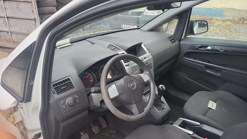 Gebraucht Opel Zafira Edition+ 140 PS (102 kW) 2012 Weiß Van / Kleinbus