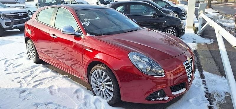 Rot Gebraucht 2011 Alfa Romeo Giulietta | € 9.900 (Fairer Preis) - Bild 1/4