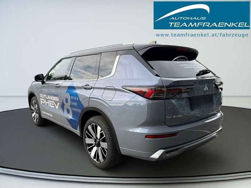 Gebraucht Mitsubishi Outlander P-HEV 136 PS (100 kW) 2025 Schwarz SUV