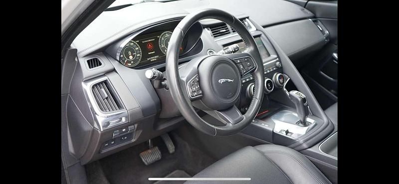 Gebraucht Jaguar E-Pace R-Dynamic 179 PS (131 kW) 2017 SUV