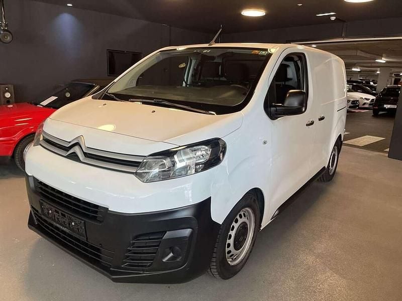 Weiß Gebraucht 2016 Citroën Jumpy Comfort Van / Kleinbus | € 7.990 (Fairer Preis) - Bild 1/4