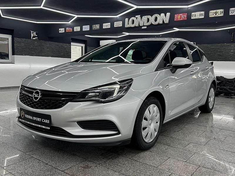 Silber Gebraucht 2017 Opel Astra Limousine | € 7.990 (Fairer Preis) - Bild 1/4