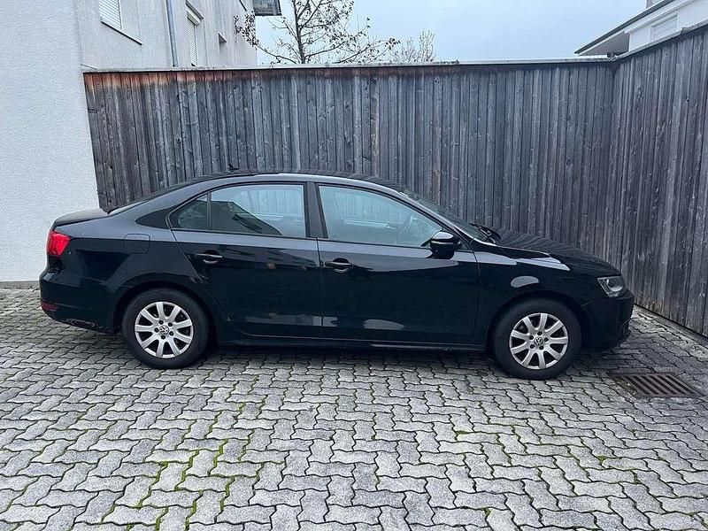 Schwarz Gebraucht 2011 VW Jetta Comfortline Limousine | € 3.000 (Superpreis) - Bild 1/4