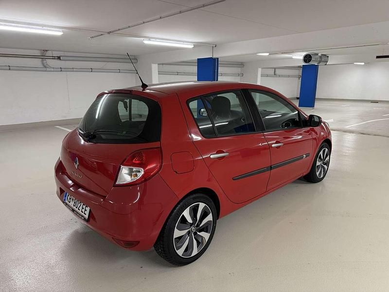 Gebraucht Renault Clio II 75 PS (55 kW) 2009 Rot Limousine