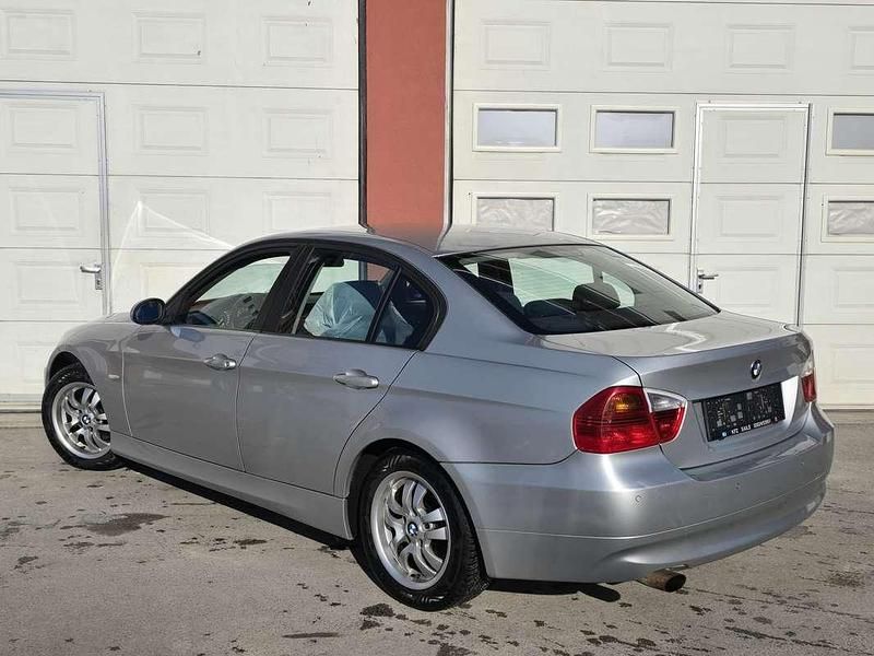 Gebraucht BMW 318 129 PS (94 kW) 2006 Silber Limousine