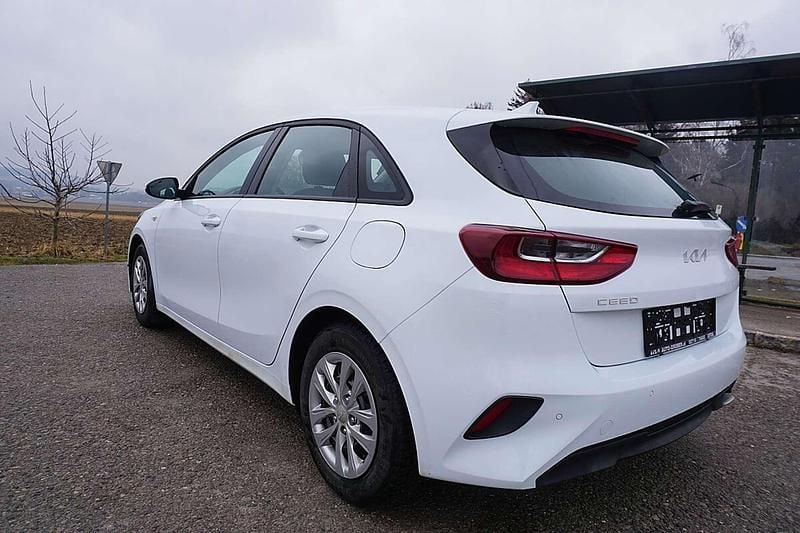 Gebraucht Kia Ceed 101 PS (74 kW) 2025 Weiß Kleinwagen
