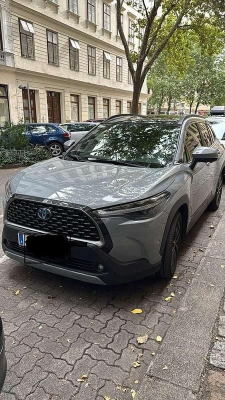 Silber Gebraucht 2023 Toyota Corolla Lounge Limousine | € 26.000 (Fairer Preis) - Bild 1/4