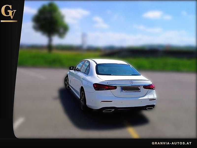 Gebraucht Mercedes E300 AMG 194 PS (142 kW) 2021 Weiß Limousine