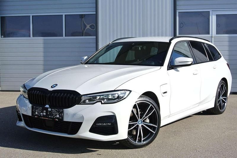 Gebraucht BMW 320e M Sport 163 PS (119 kW) 2021 Weiß Kombi