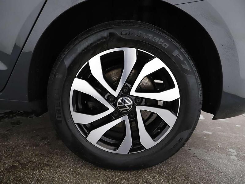 Gebraucht VW Touran Comfortline 122 PS (89 kW) 2022 Grau Van / Kleinbus