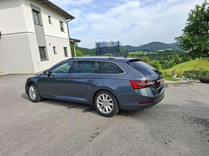 Gebraucht Skoda Superb Style 150 PS (110 kW) 2017 Grau Kombi