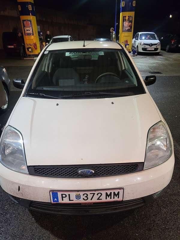 Weiß Gebraucht 2007 Ford Fiesta Trend Limousine | € 2.300 (Teuer) - Bild 1/3