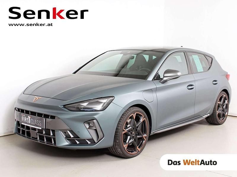 Mittelgrau metallicperleffekt Gebraucht 2025 Cupra Leon VZ Limousine | € 41.990 - Bild 1/4