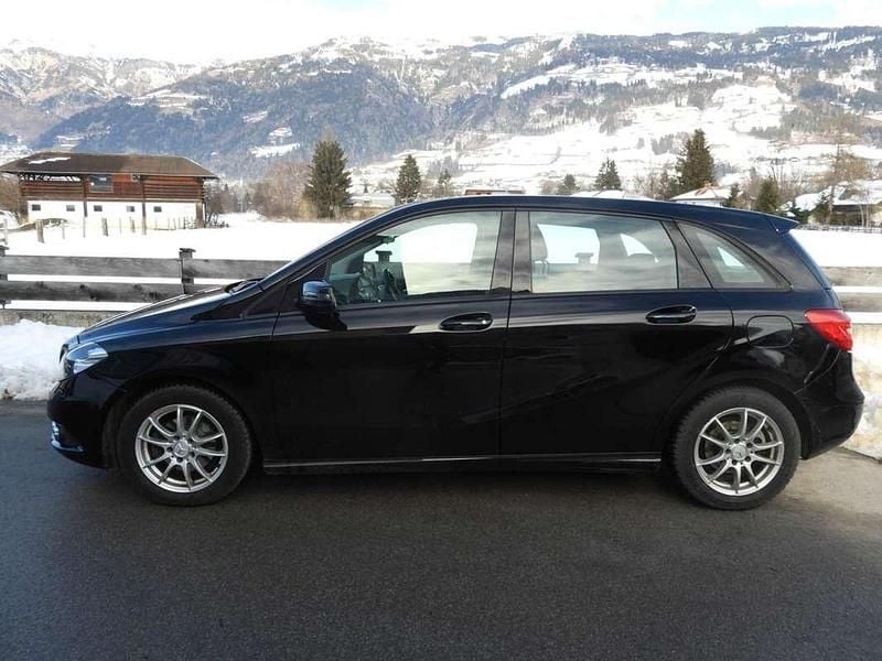 Gebraucht Mercedes B180 122 PS (89 kW) 2014 Schwarz Van / Kleinbus