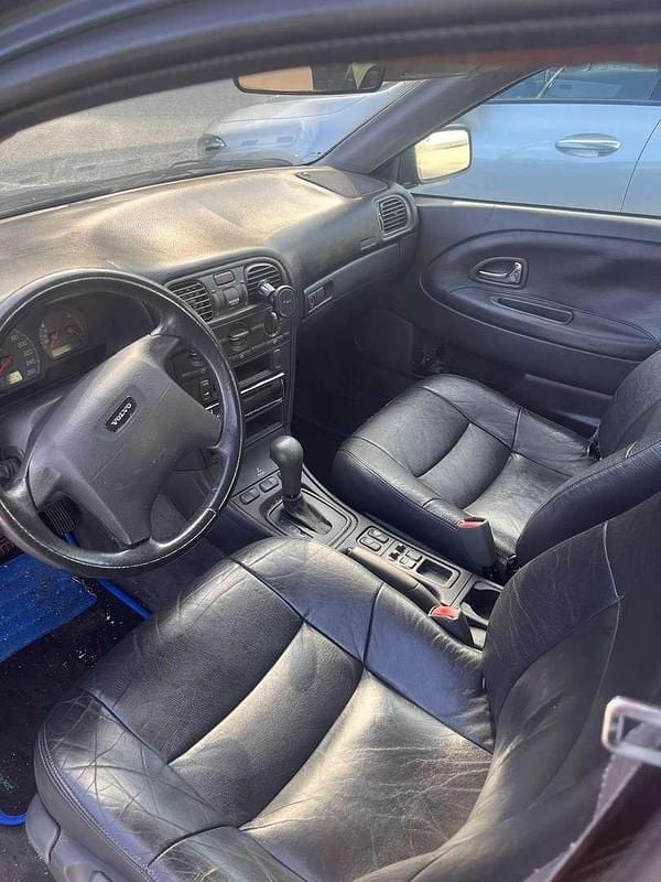 Gebraucht Volvo V40 136 PS (100 kW) 1999 Schwarz Kombi