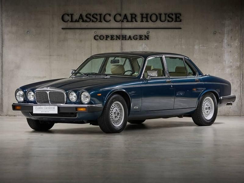 Blau Gebraucht 1993 Daimler Double Six Serie 1 Limousine | € 25.000 - Bild 1/4