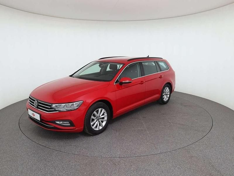 Gebraucht VW Passat Business 122 PS (89 kW) 2023 Rot Kombi